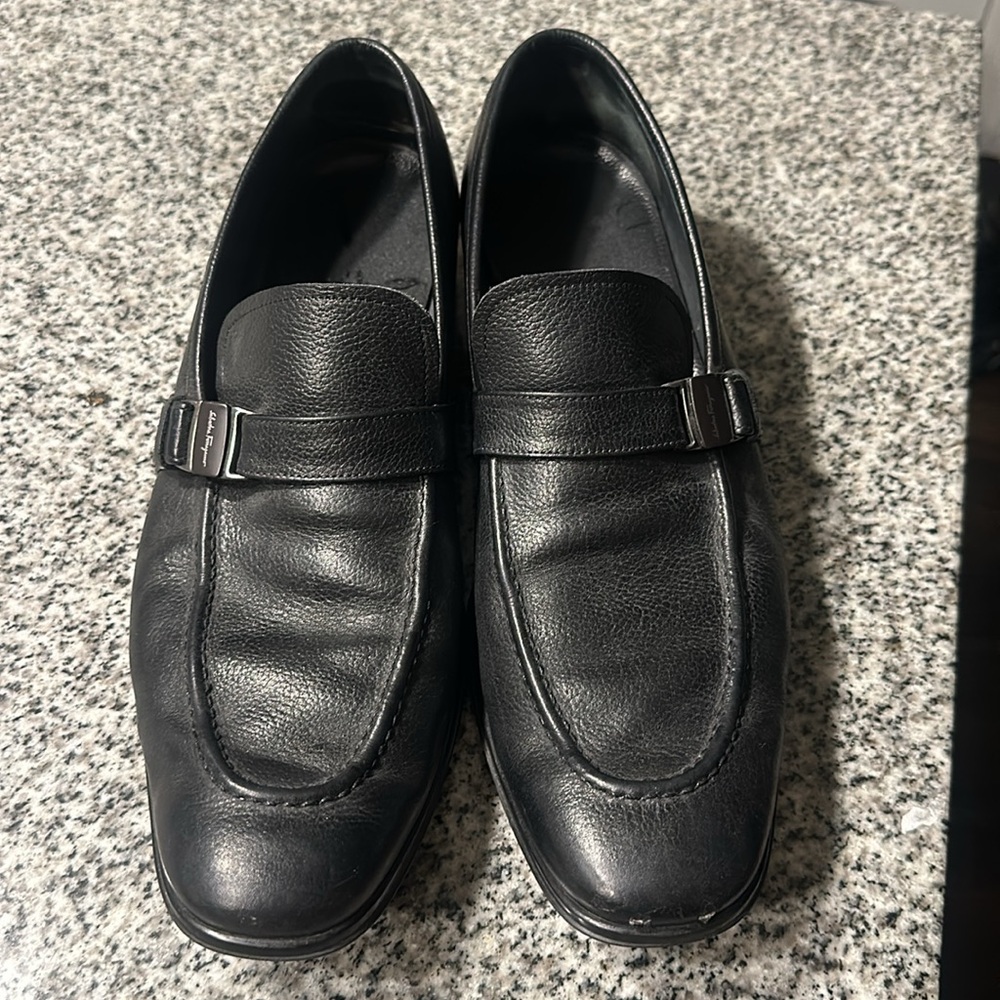 GREAT CONDITION! Salvatore Ferragamo Men's Black Pebbled Leathr Loafer Size 9.